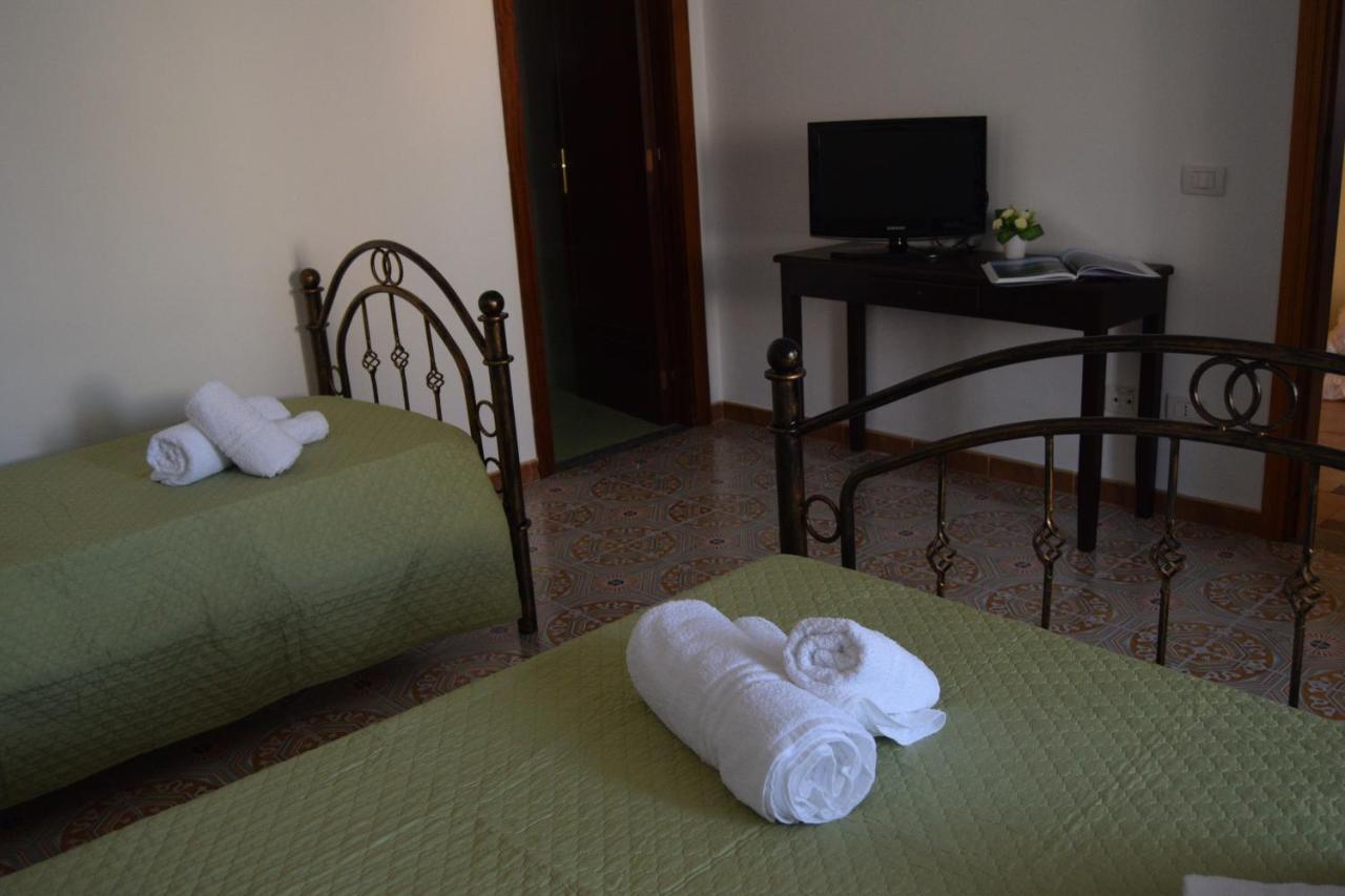 Su Fassoi Cabras Bed & Breakfast Bagian luar foto