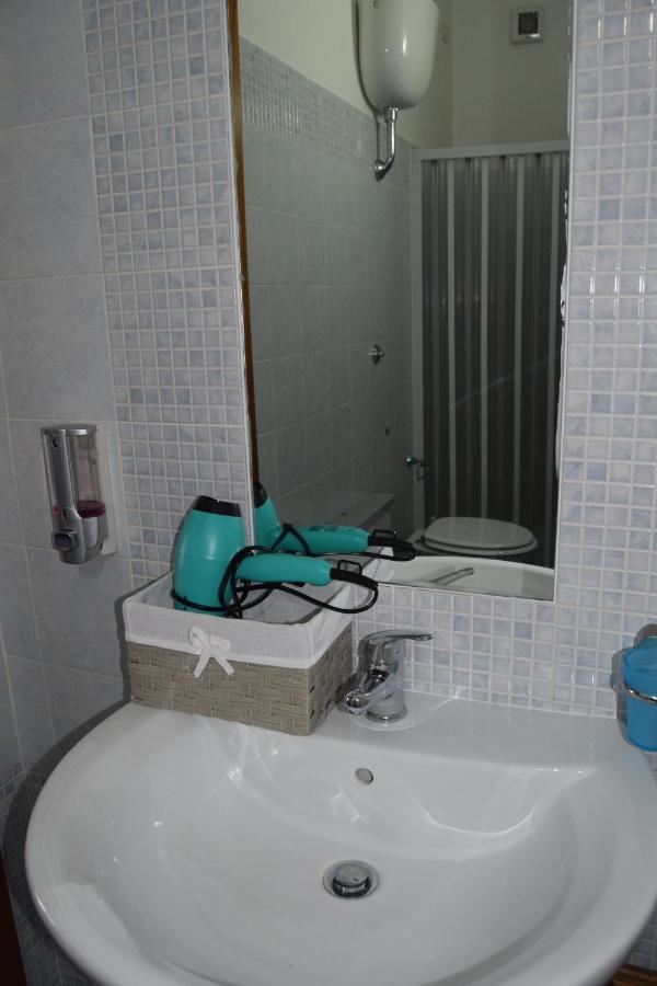 Su Fassoi Cabras Bed & Breakfast Bagian luar foto
