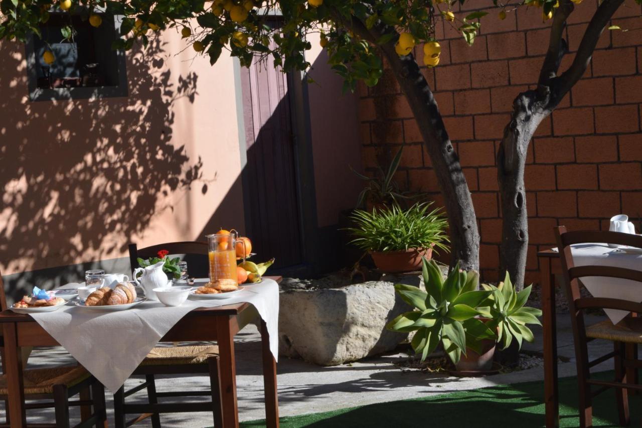 Su Fassoi Cabras Bed & Breakfast Bagian luar foto