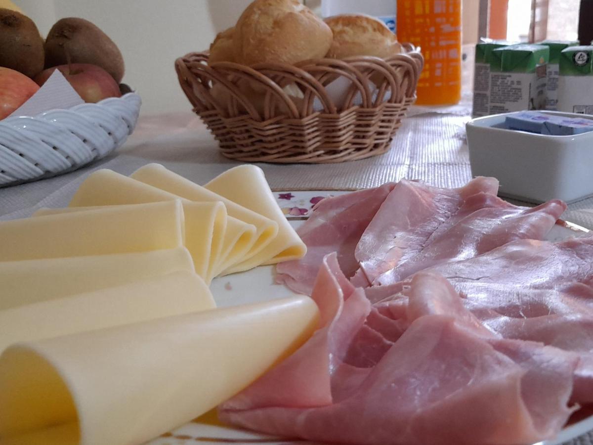 Su Fassoi Cabras Bed & Breakfast Bagian luar foto